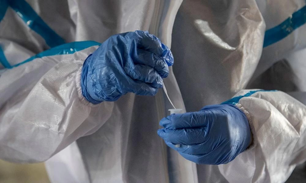 Κορoνοϊός: 3.109 κρούσματα, 4 θάνατοι και 133 διασωληνωμένοι